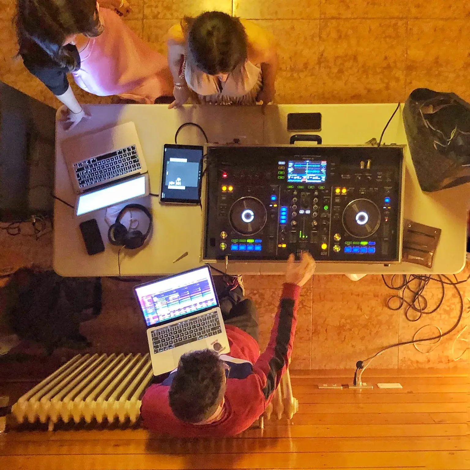 C9298557-09A6-4D63-B2EF-8EF0710B76B1